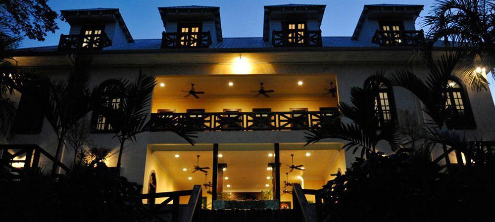 Mahogany Hall Luxury Boutique Resort San Ignacio Buitenkant foto