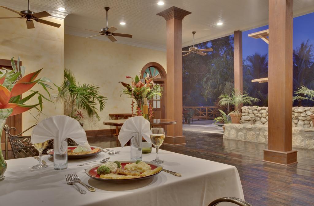 Mahogany Hall Luxury Boutique Resort San Ignacio Buitenkant foto