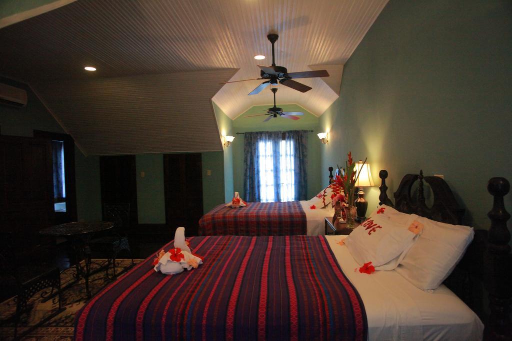 Mahogany Hall Luxury Boutique Resort San Ignacio Buitenkant foto