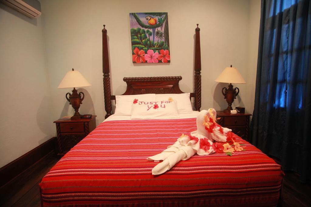 Mahogany Hall Luxury Boutique Resort San Ignacio Buitenkant foto