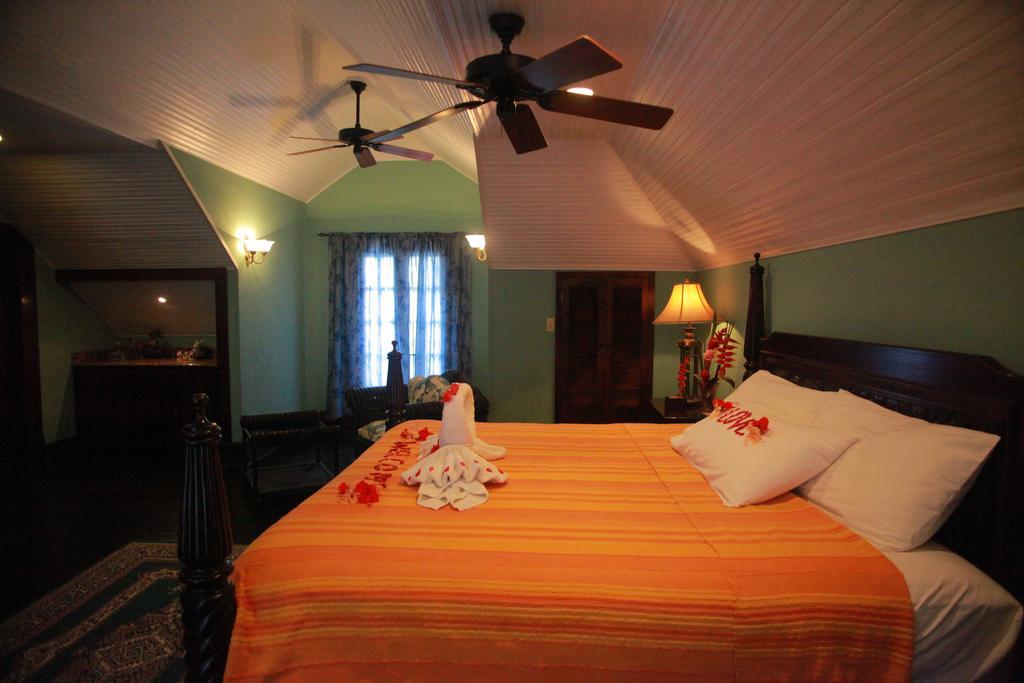 Mahogany Hall Luxury Boutique Resort San Ignacio Buitenkant foto