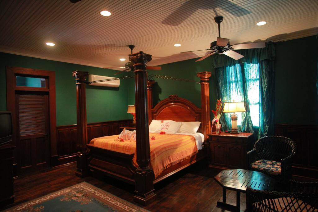 Mahogany Hall Luxury Boutique Resort San Ignacio Buitenkant foto