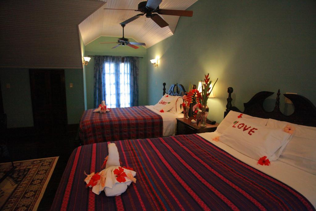 Mahogany Hall Luxury Boutique Resort San Ignacio Buitenkant foto