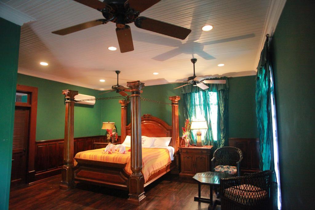 Mahogany Hall Luxury Boutique Resort San Ignacio Buitenkant foto