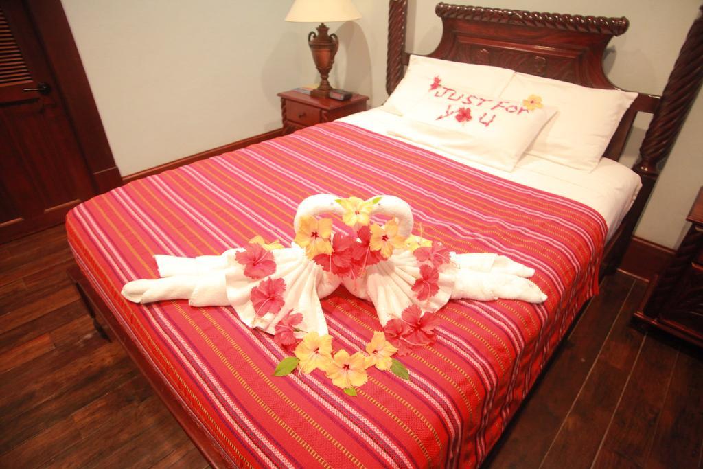 Mahogany Hall Luxury Boutique Resort San Ignacio Buitenkant foto