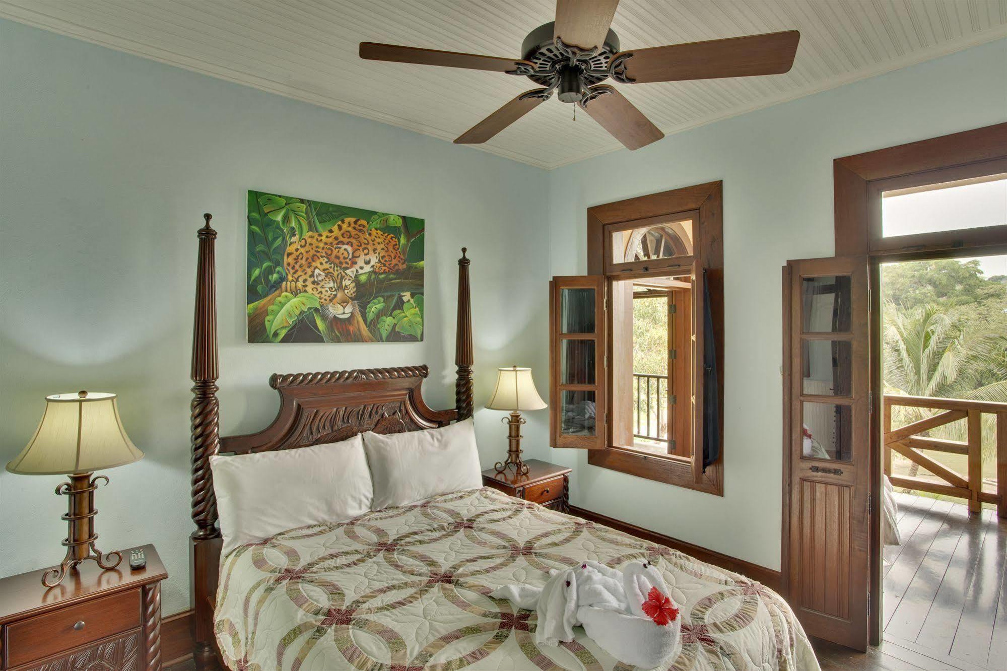 Mahogany Hall Luxury Boutique Resort San Ignacio Buitenkant foto