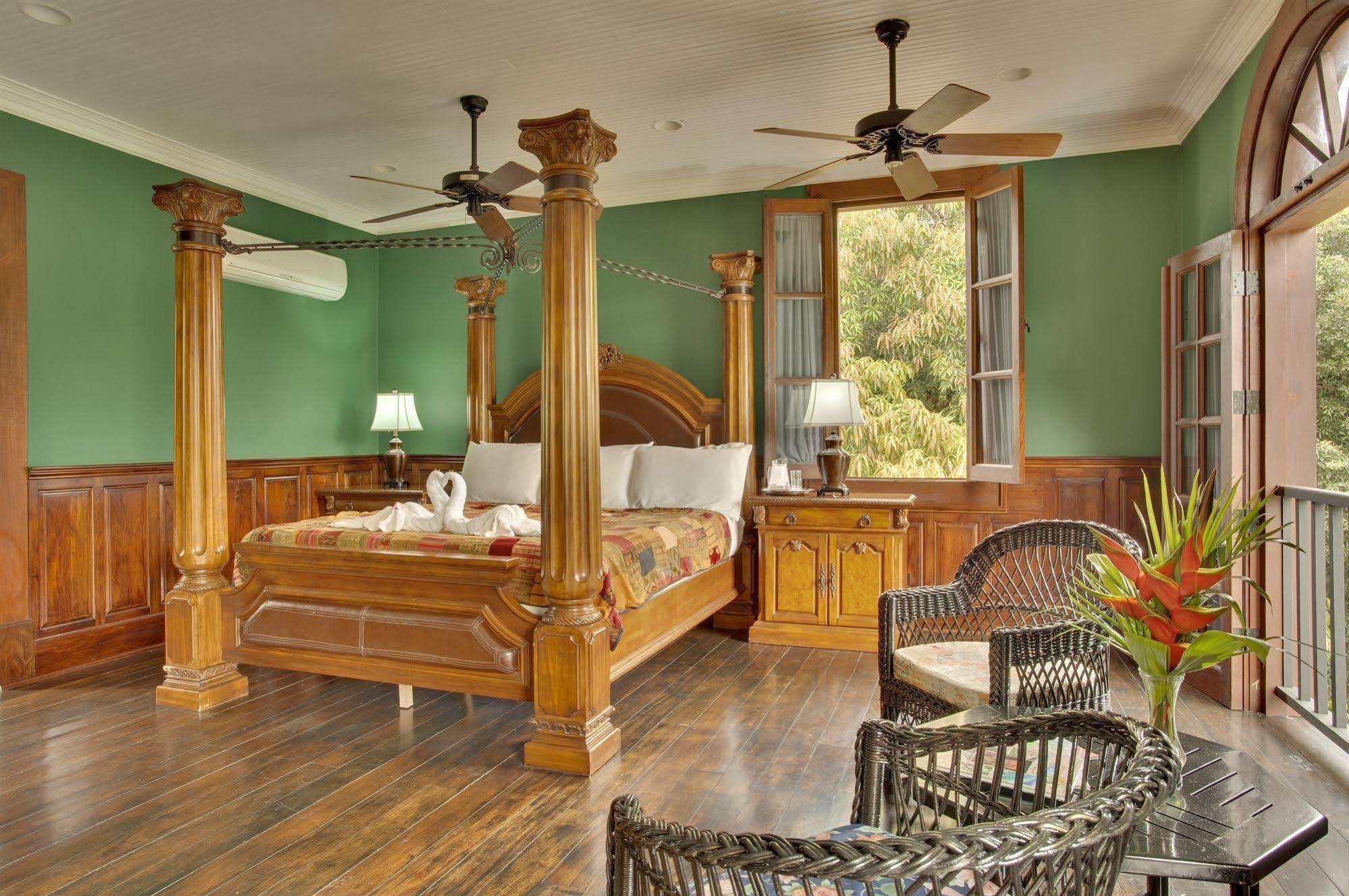 Mahogany Hall Luxury Boutique Resort San Ignacio Buitenkant foto