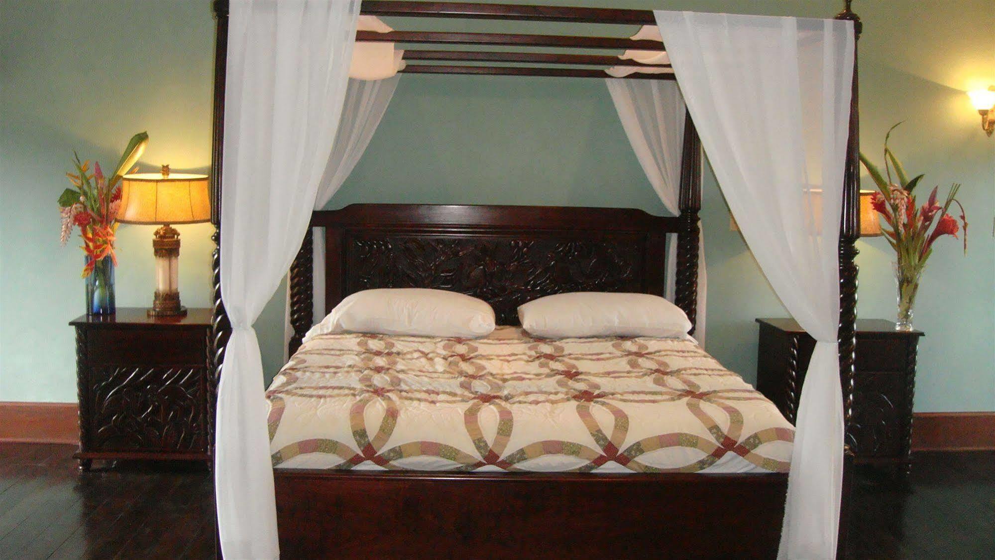 Mahogany Hall Luxury Boutique Resort San Ignacio Buitenkant foto