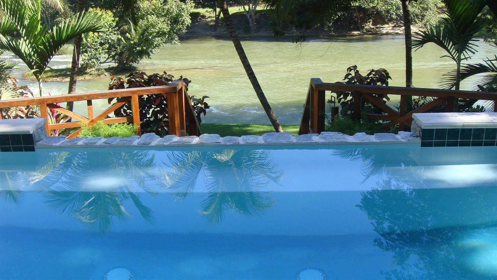 Mahogany Hall Luxury Boutique Resort San Ignacio Buitenkant foto