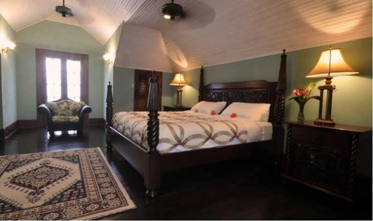 Mahogany Hall Luxury Boutique Resort San Ignacio Buitenkant foto